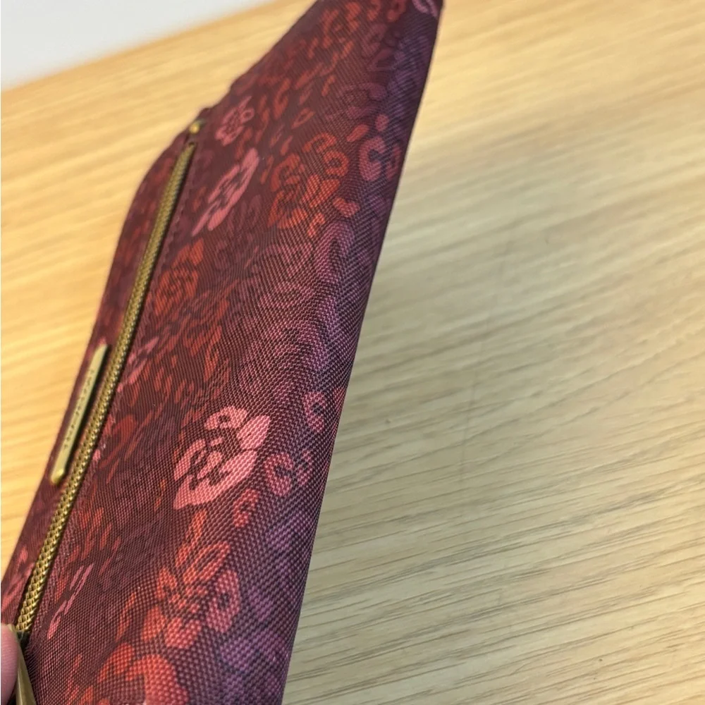 Travelon Zip‎ Around Wristlet Wallet Berry Purple Leopard Floral Print RFID